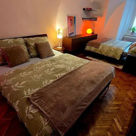 Golden Spur - Old Town Apartment *
