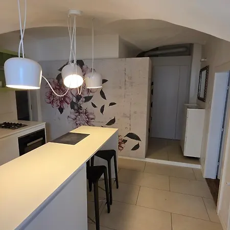 Golden Spur - Old Town Apartment *