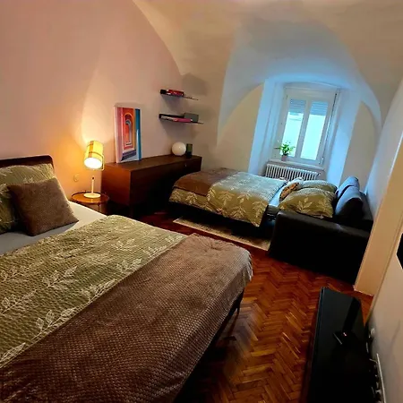Golden Spur - Old Town Apartment *