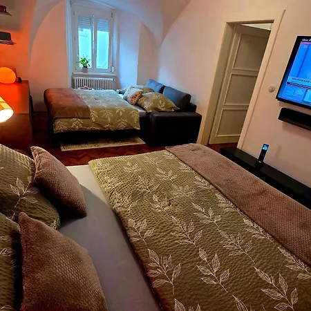 Golden Spur - Old Town Apartment
